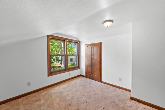 143 E Luther AVENUE, Oconomowoc, WI 53066