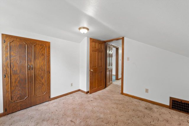 143 E Luther AVENUE, Oconomowoc, WI 53066