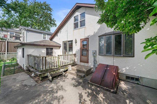 143 E Luther AVENUE, Oconomowoc, WI 53066