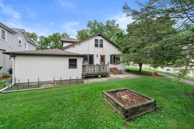 143 E Luther AVENUE, Oconomowoc, WI 53066