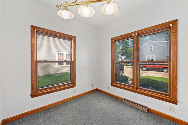 143 E Luther AVENUE, Oconomowoc, WI 53066