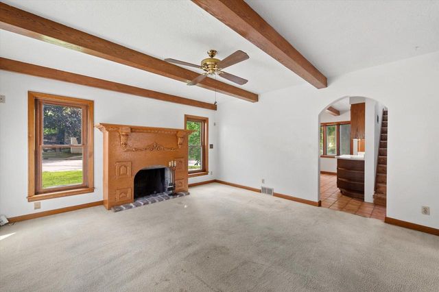 143 E Luther AVENUE, Oconomowoc, WI 53066