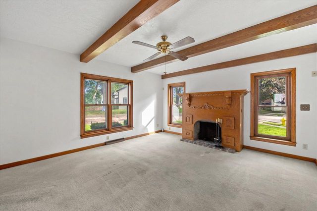 143 E Luther AVENUE, Oconomowoc, WI 53066