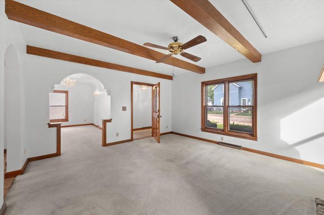 143 E Luther AVENUE, Oconomowoc, WI 53066