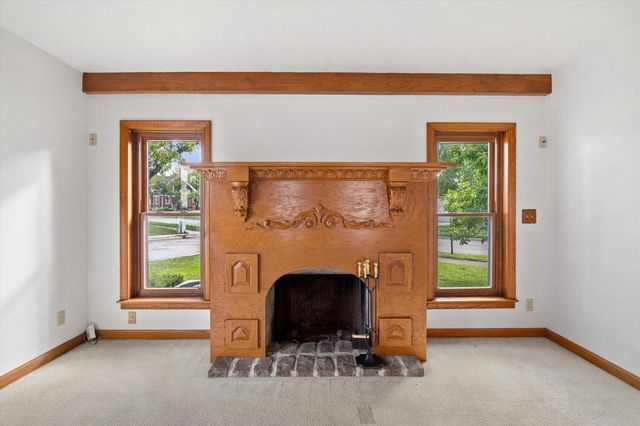 143 E Luther AVENUE, Oconomowoc, WI 53066