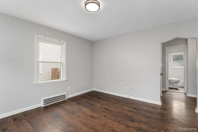 22506 Tuscany Avenue, Eastpointe, MI 48021