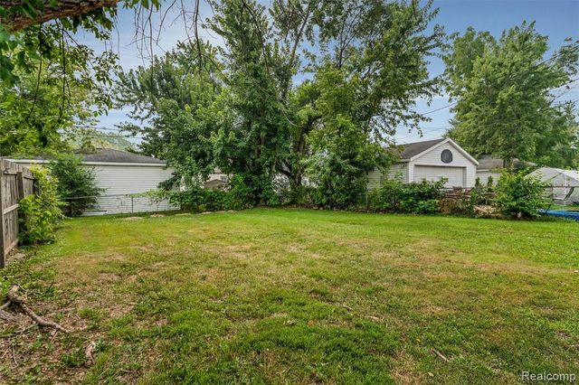 22506 Tuscany Avenue, Eastpointe, MI 48021