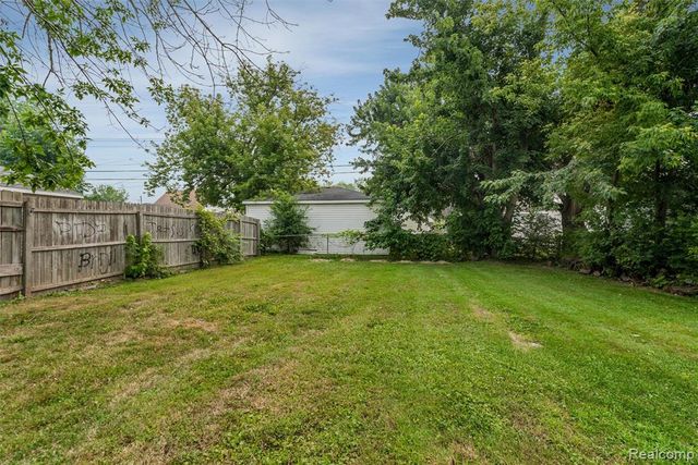 22506 Tuscany Avenue, Eastpointe, MI 48021