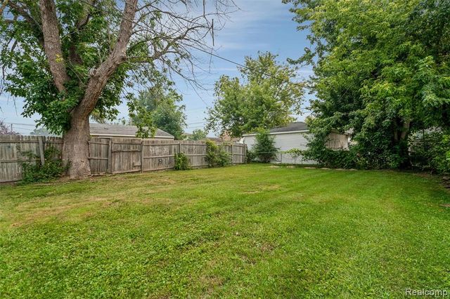22506 Tuscany Avenue, Eastpointe, MI 48021