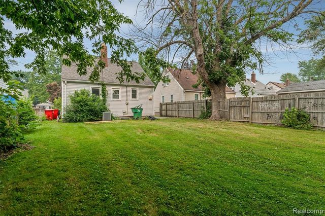 22506 Tuscany Avenue, Eastpointe, MI 48021