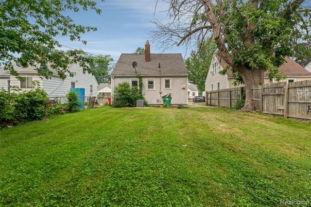 22506 Tuscany Avenue, Eastpointe, MI 48021