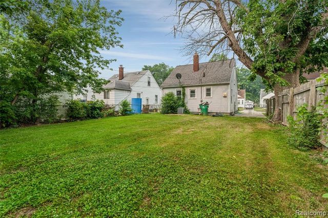22506 Tuscany Avenue, Eastpointe, MI 48021