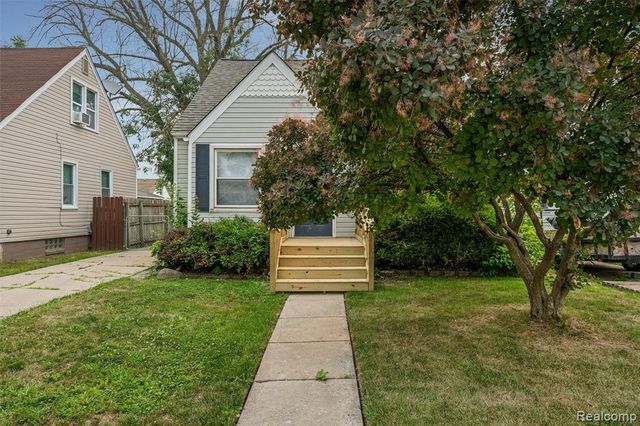 22506 Tuscany Avenue, Eastpointe, MI 48021