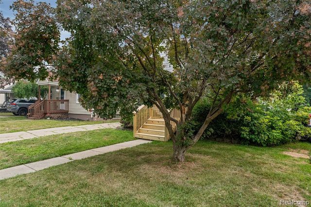 22506 Tuscany Avenue, Eastpointe, MI 48021