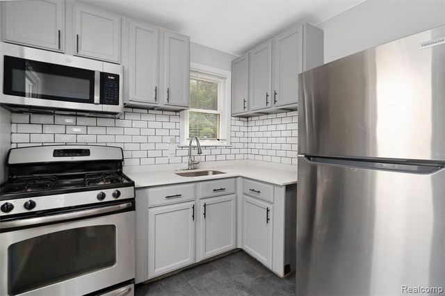 22506 Tuscany Avenue, Eastpointe, MI 48021