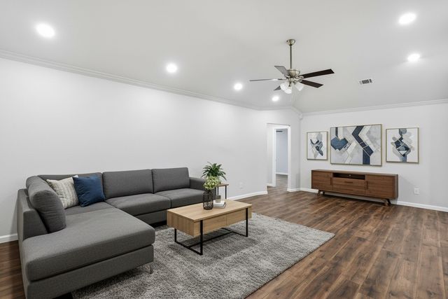 915 High Point Road, Arlington, TX 76015