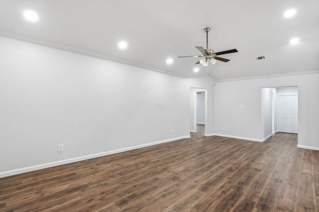 915 High Point Road, Arlington, TX 76015