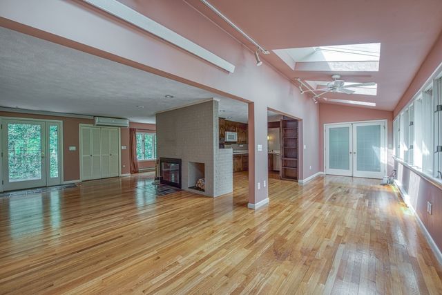131 Wampum St, Wrentham, MA 02093