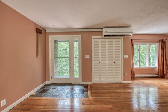 131 Wampum St, Wrentham, MA 02093