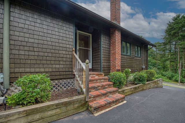 131 Wampum St, Wrentham, MA 02093