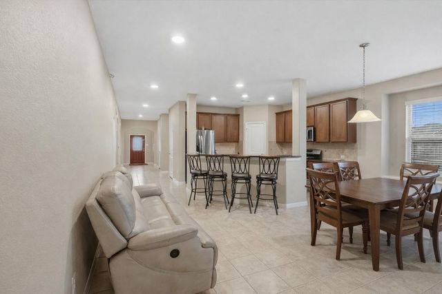 2704 Baywater Creek Lane, Pearland, TX 77089