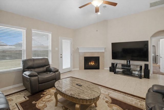 2704 Baywater Creek Lane, Pearland, TX 77089