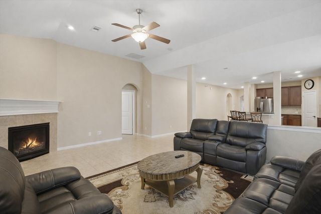 2704 Baywater Creek Lane, Pearland, TX 77089