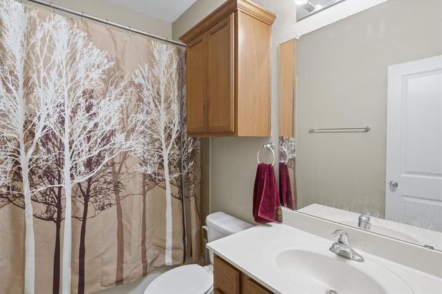 2704 Baywater Creek Lane, Pearland, TX 77089