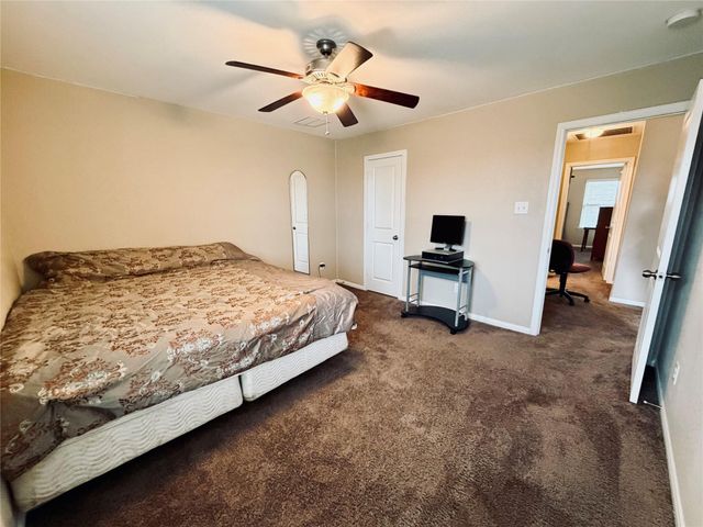 2704 Baywater Creek Lane, Pearland, TX 77089