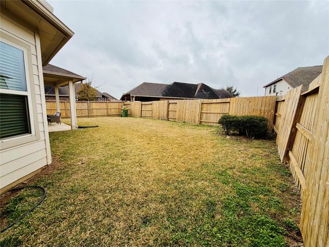 2704 Baywater Creek Lane, Pearland, TX 77089