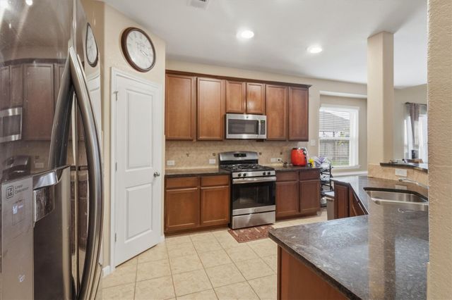 2704 Baywater Creek Lane, Pearland, TX 77089