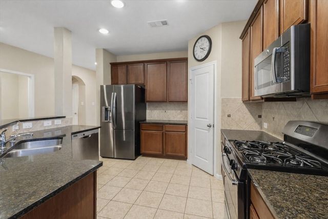 2704 Baywater Creek Lane, Pearland, TX 77089