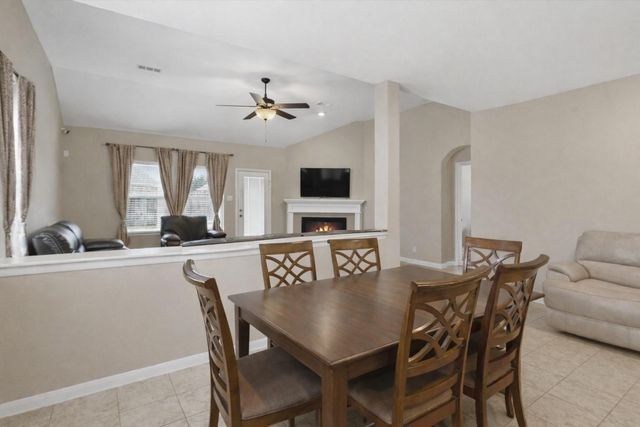 2704 Baywater Creek Lane, Pearland, TX 77089