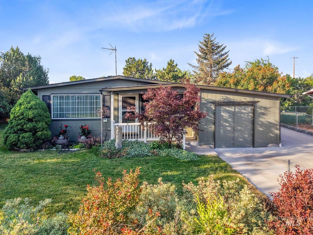 143 E Morris Ct, Kuna, ID 83634