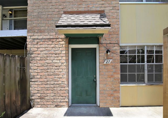 1433 Cedar Post 27, Houston, TX 77055
