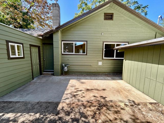 463 SW I Street, Grants Pass, OR 97526