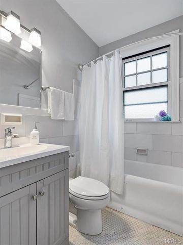 3438 Russell Boulevard 804, St Louis, MO 63104