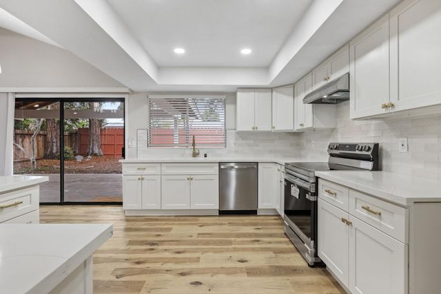 96 Burgan Avenue, Clovis, CA 93611