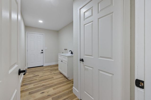 96 Burgan Avenue, Clovis, CA 93611