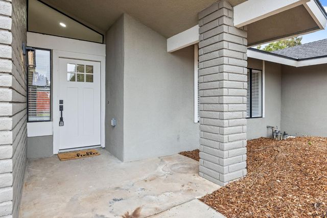 96 Burgan Avenue, Clovis, CA 93611