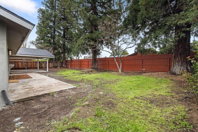 96 Burgan Avenue, Clovis, CA 93611