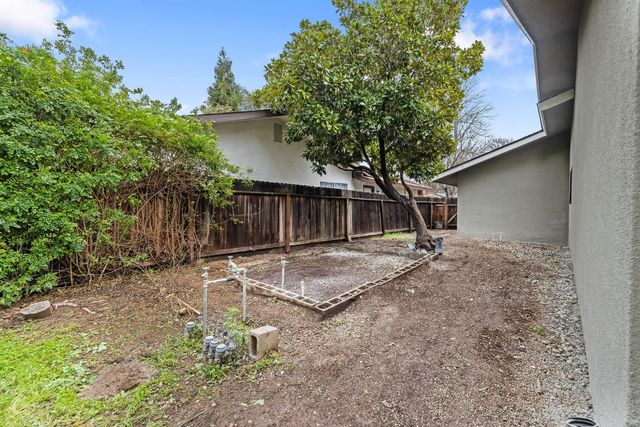 96 Burgan Avenue, Clovis, CA 93611