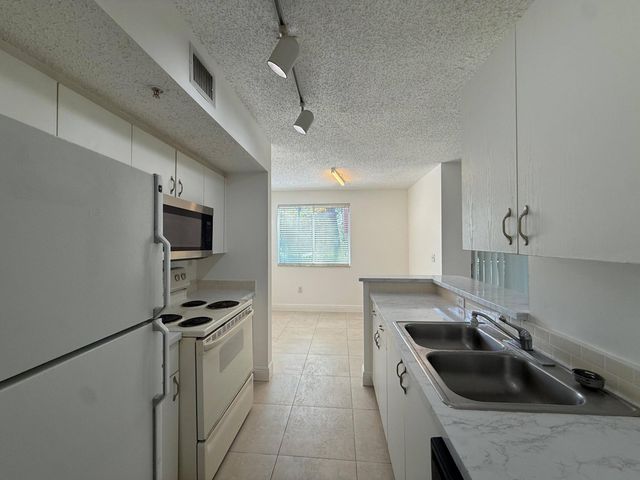 3874 Lyons Road 110-6, Coconut Creek, FL 33073