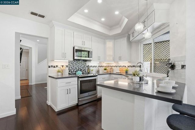 111 Lakeridge Ln, San Ramon, CA 94582