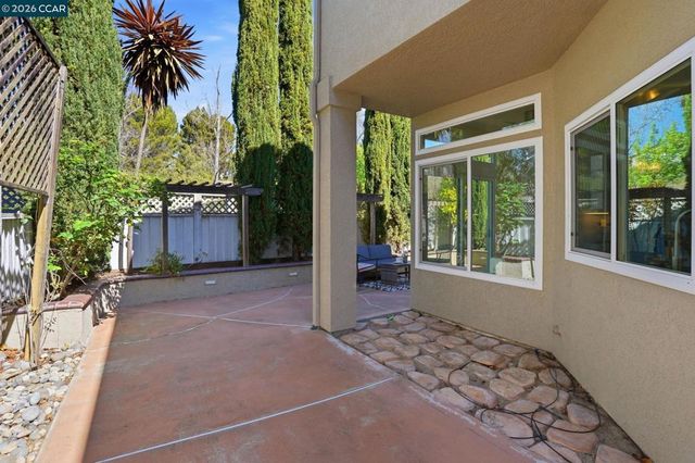 111 Lakeridge Ln, San Ramon, CA 94582