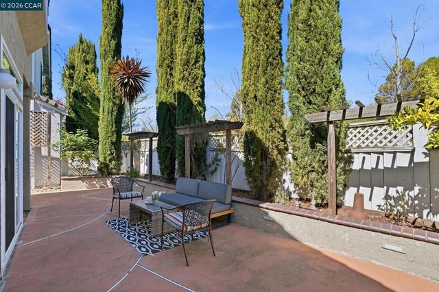 111 Lakeridge Ln, San Ramon, CA 94582