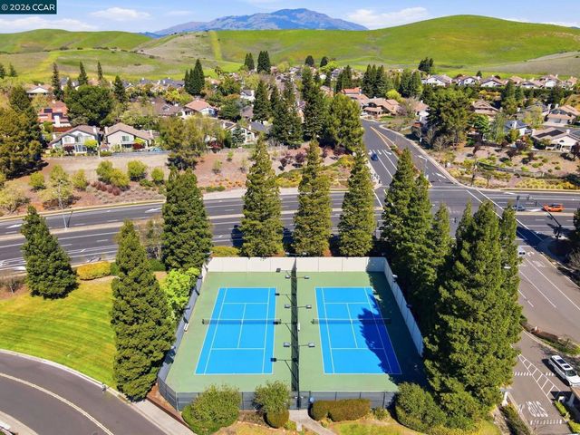 111 Lakeridge Ln, San Ramon, CA 94582