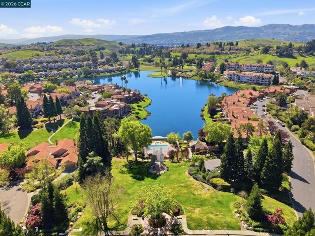 111 Lakeridge Ln, San Ramon, CA 94582