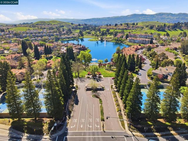 111 Lakeridge Ln, San Ramon, CA 94582