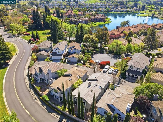 111 Lakeridge Ln, San Ramon, CA 94582